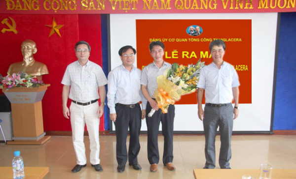 Công ty Cổ Phần Kinh doanh Gạch Ốp lát Viglacera tổ chức lễ ra mắt Chi bộ Đảng