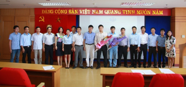 Đảng bộ Tổng công ty Viglacera - CTCP tổ chức kết nạp Đảng viên mới