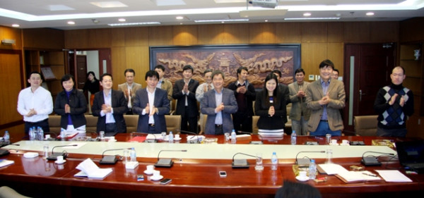 Viglacera thành lập Ban Kính, Ban Gạch ốp lát – Sứ vệ sinh và ký cam kết triển khai nhiệm vụ với các phòng, ban TCT