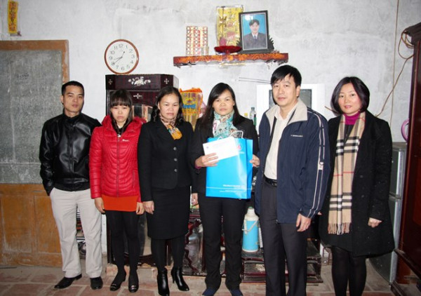 Công đoàn Viglacera trao trên 500 phần quà cho lao động có hoàn cảnh khó khăn