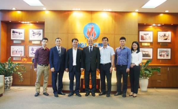 Ngài Đại sứ Đặc mệnh toàn quyền Cộng hòa Kazakhstan tới thăm và làm việc tại Tổng công ty Viglacera