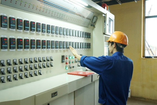 Clinker brick "not afraid" of toxic chemicals, against impacts from acid