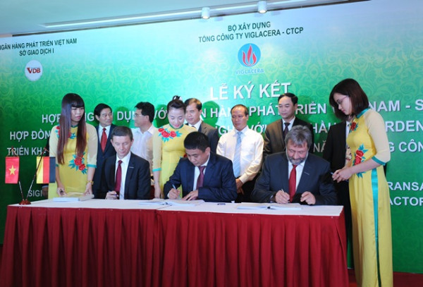 (Báo Xây dựng) - Viglacera tiên phong ứng dụng công nghệ cao sản xuất kính tiết kiệm năng lượng