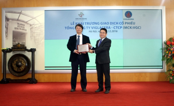 (Báo Đầu tư) - Cổ phiếu VGC của Viglacera tăng nhẹ phiên chào sàn HNX