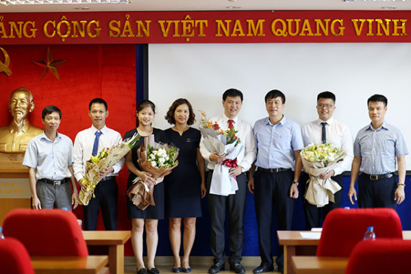 Đảng ủy TCT Viglacera tổ chức Lễ kết nạp Đảng viên cho 4 quần chúng ưu tú