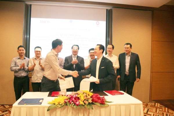 VIGLACERA đón chào Ngày kỷ niệm 30/4 và 1/5 bằng sự kiện quan trọng về dự án Kính nổi siêu trắng Phú Mỹ