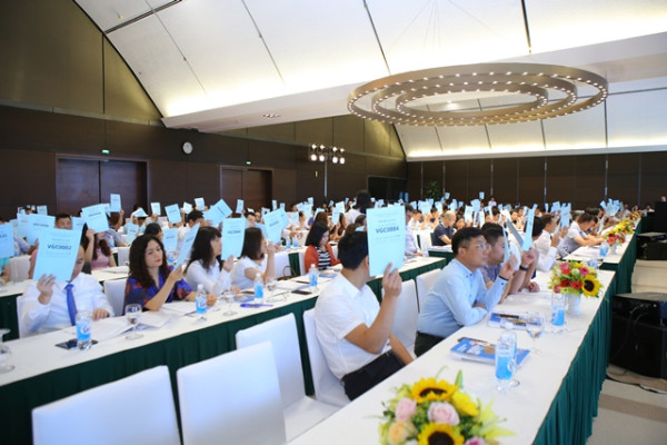 Báo Đầu tư - Đại hội Viglacera: "Nóng" chuyện thoái vốn Nhà nước, chuyển sàn và đầu tư sang Cuba