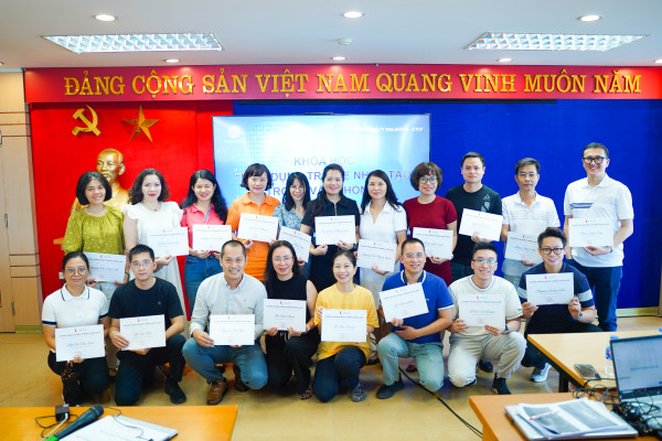 Viglacera trao chứng nhận khóa đào tạo “Ứng dụng AI trong công việc văn phòng”