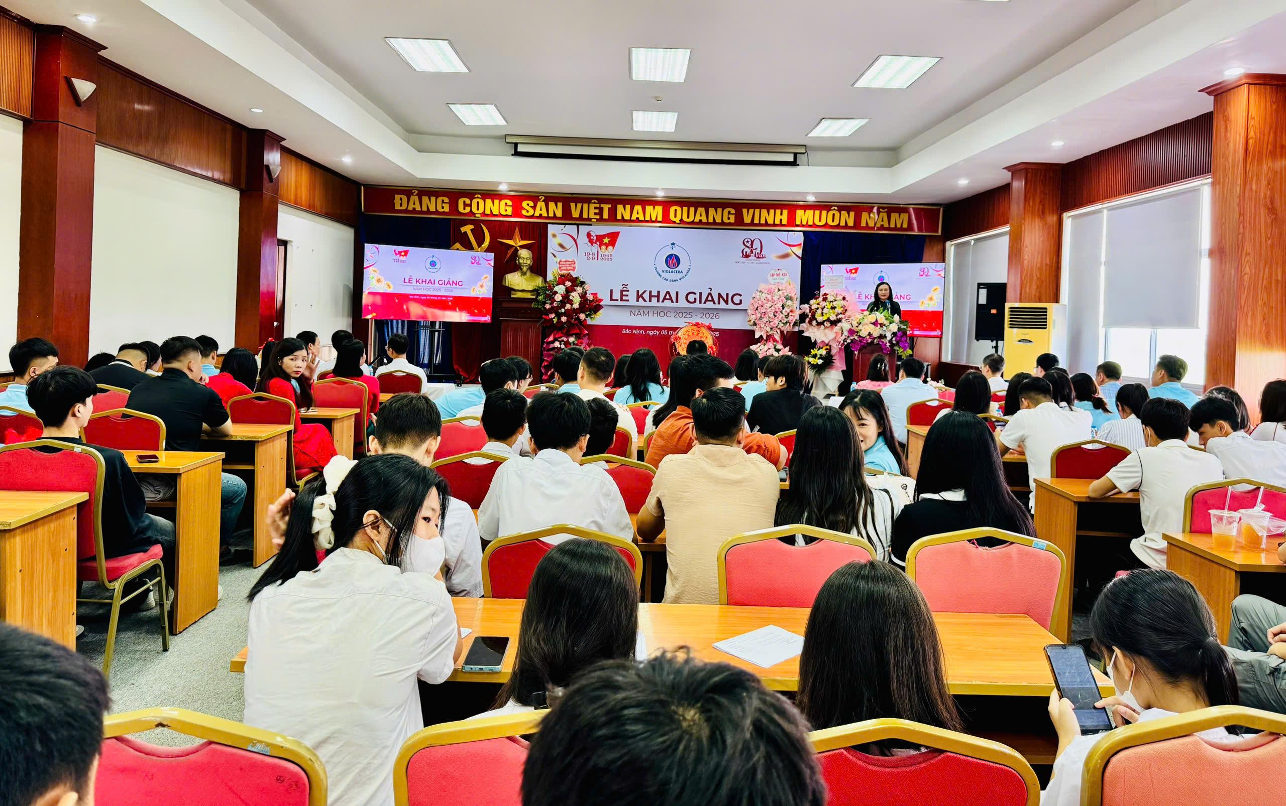 truong-cao-dang-viglacera-to-chuc-le-khai-giang-nam-hoc-2025-20261