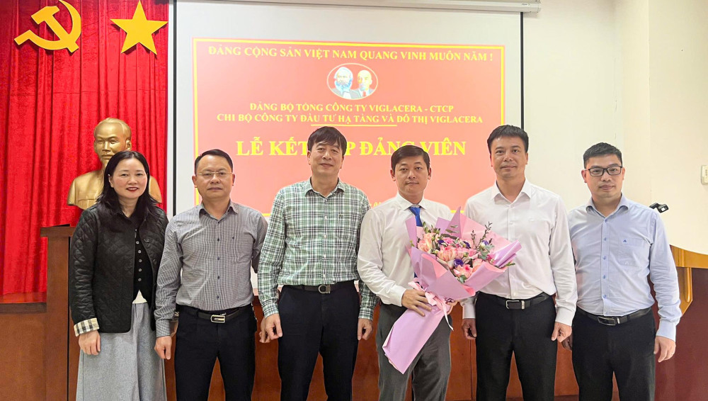 Chi bộ Công ty Đầu tư Hạ tầng và Đô thị Viglacera tổ chức Lễ kết nạp đảng viên mới