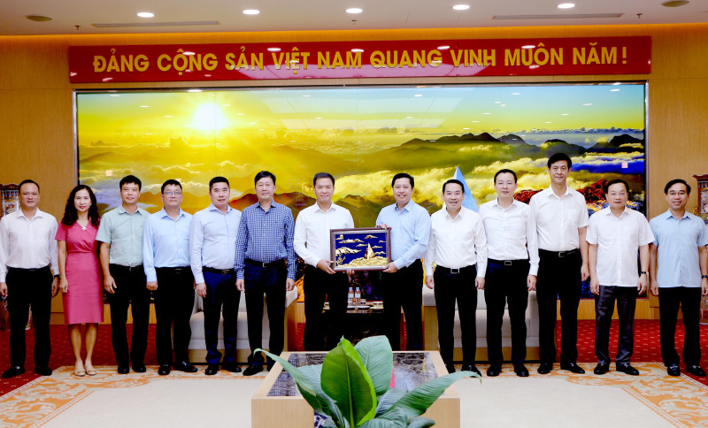 Bí thư Tỉnh ủy Lào Cai Dương Quốc Huy: Đẩy nhanh tiến độ Khu công nghiệp Trấn Yên, tạo điều kiện để Viglacera mở rộng đầu tư