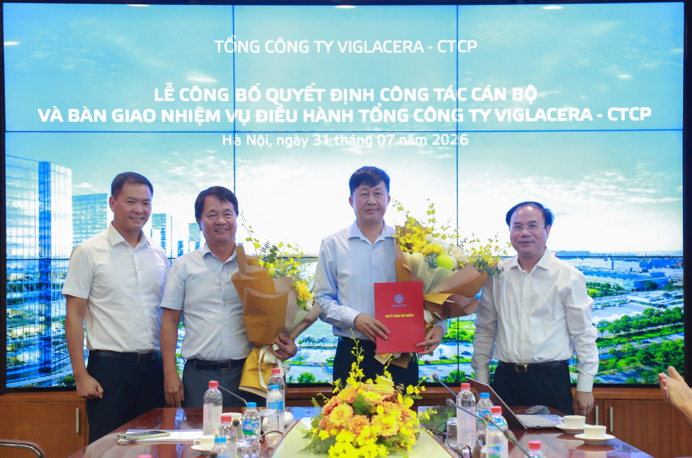 CÔNG BỐ QUYẾT ĐỊNH CÔNG TÁC CÁN BỘ VÀ BÀN GIAO NHIỆM VỤ ĐIỀU HÀNH keo bong da