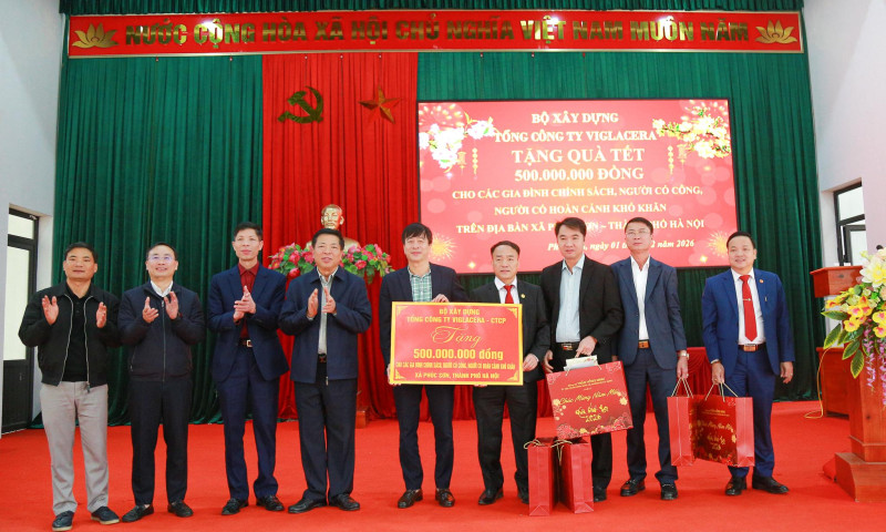 Spreading Viglacera’s Spirit of Solidarity Together with the Ministry of Construction in Supporting Residents of Hong Son and Phuc Son Communes