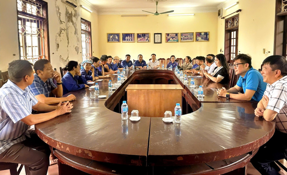 Công đoàn Tổng công ty Viglacera trao quà cho người lao động trong tháng công nhân 2026